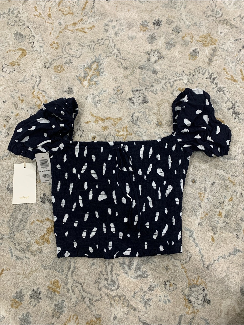 Dynamite: Smocked Navy Crop Top with White Abstract Print and Puff Sleeves